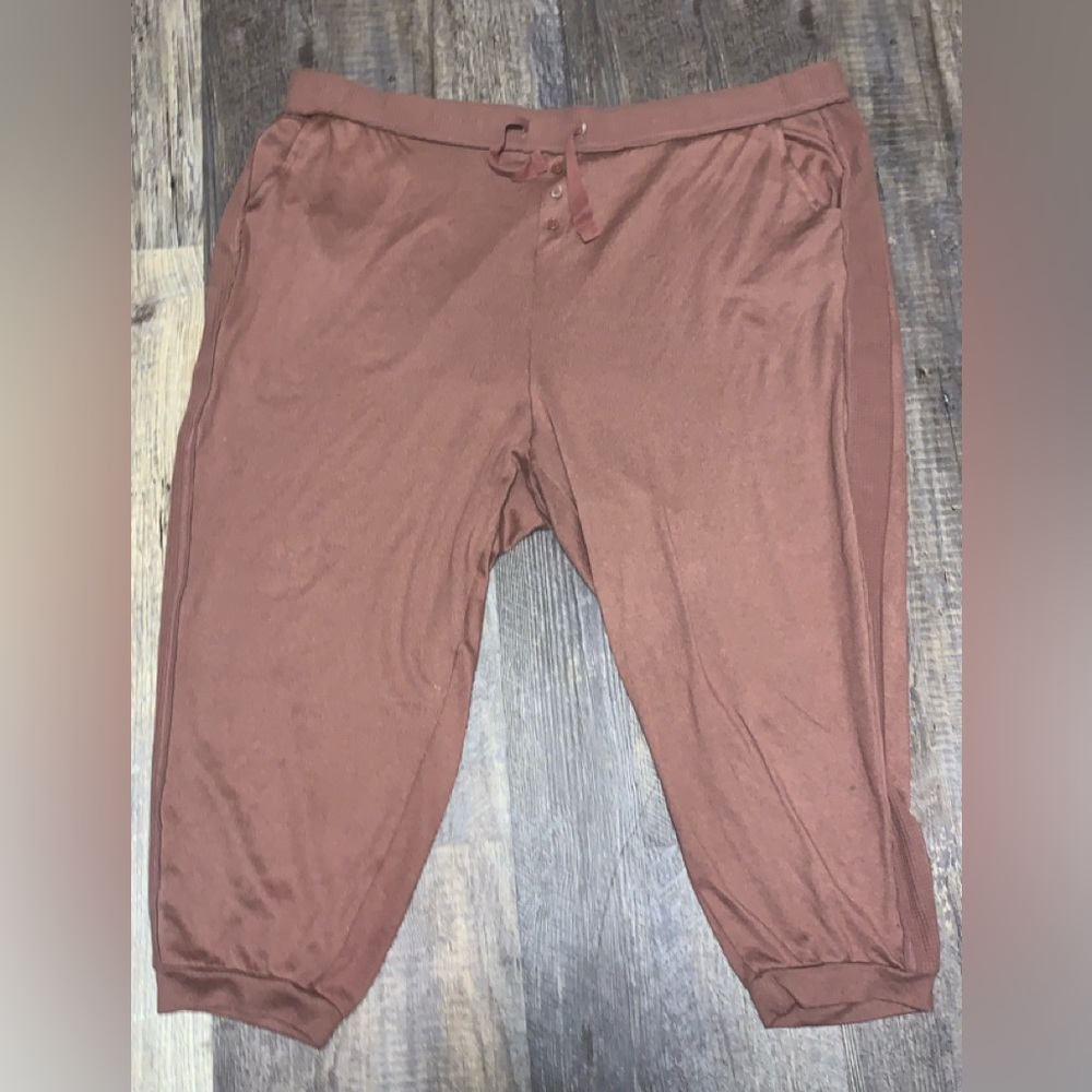 ⭐️  5/$20 Torrid sleep capris